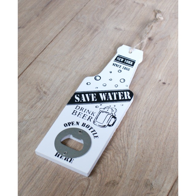 Otwieracz do butelek  z napisem: "Save water, drink beer, open botle here" o wymiarach 20/7cm. Kolor biały.